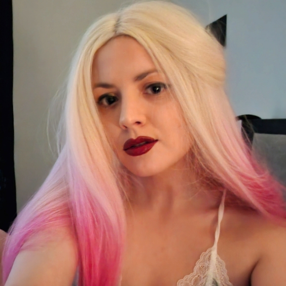 Lovely well made synthetic wig - Picture 1 of 4